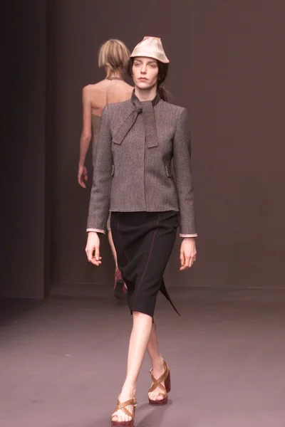 Look 3